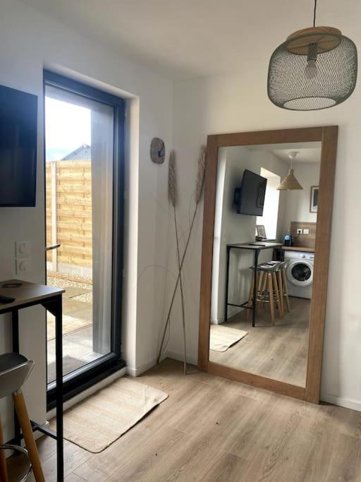 Entre Ville Et Campagne Appartement Cosy Avec Parking Et Terrasse Wood Coutiches Exterior photo