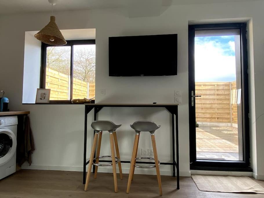 Entre Ville Et Campagne Appartement Cosy Avec Parking Et Terrasse Wood Coutiches Exterior photo
